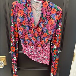 Zara Women's Vibrant Floral Wrap Blouse - Pink and Red